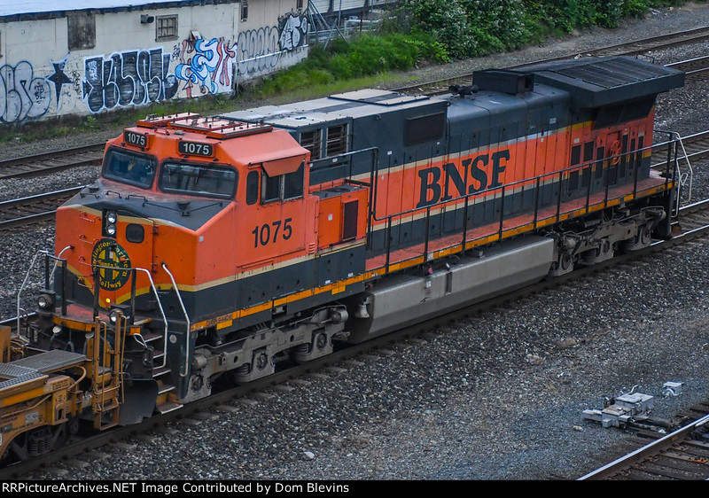 BNSF 1075